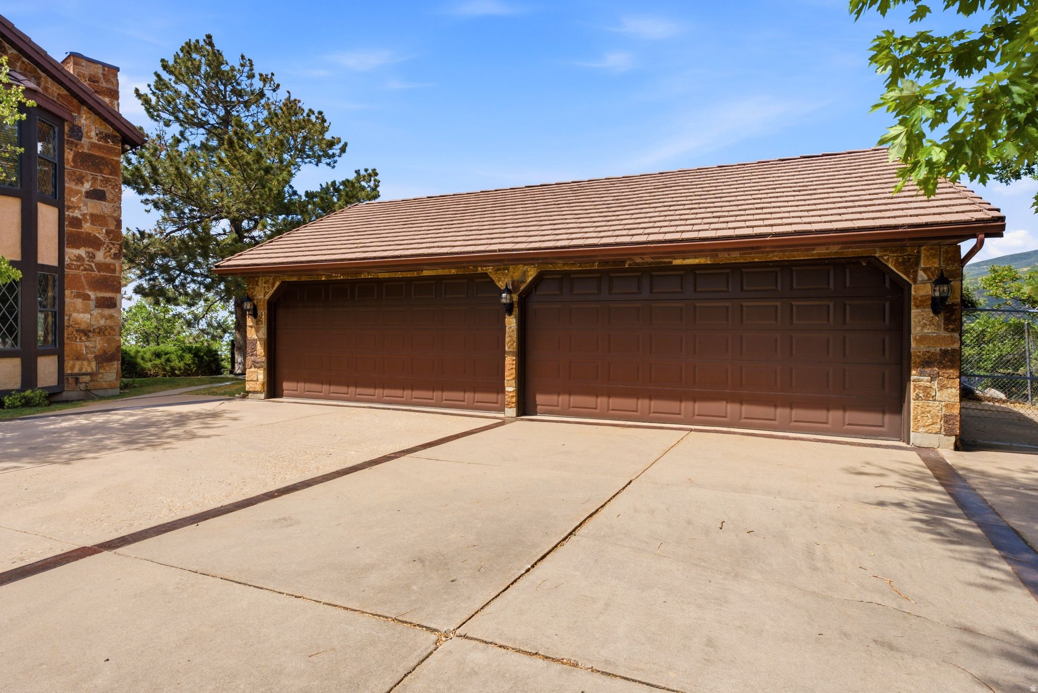 MAPLE COVE - Residential