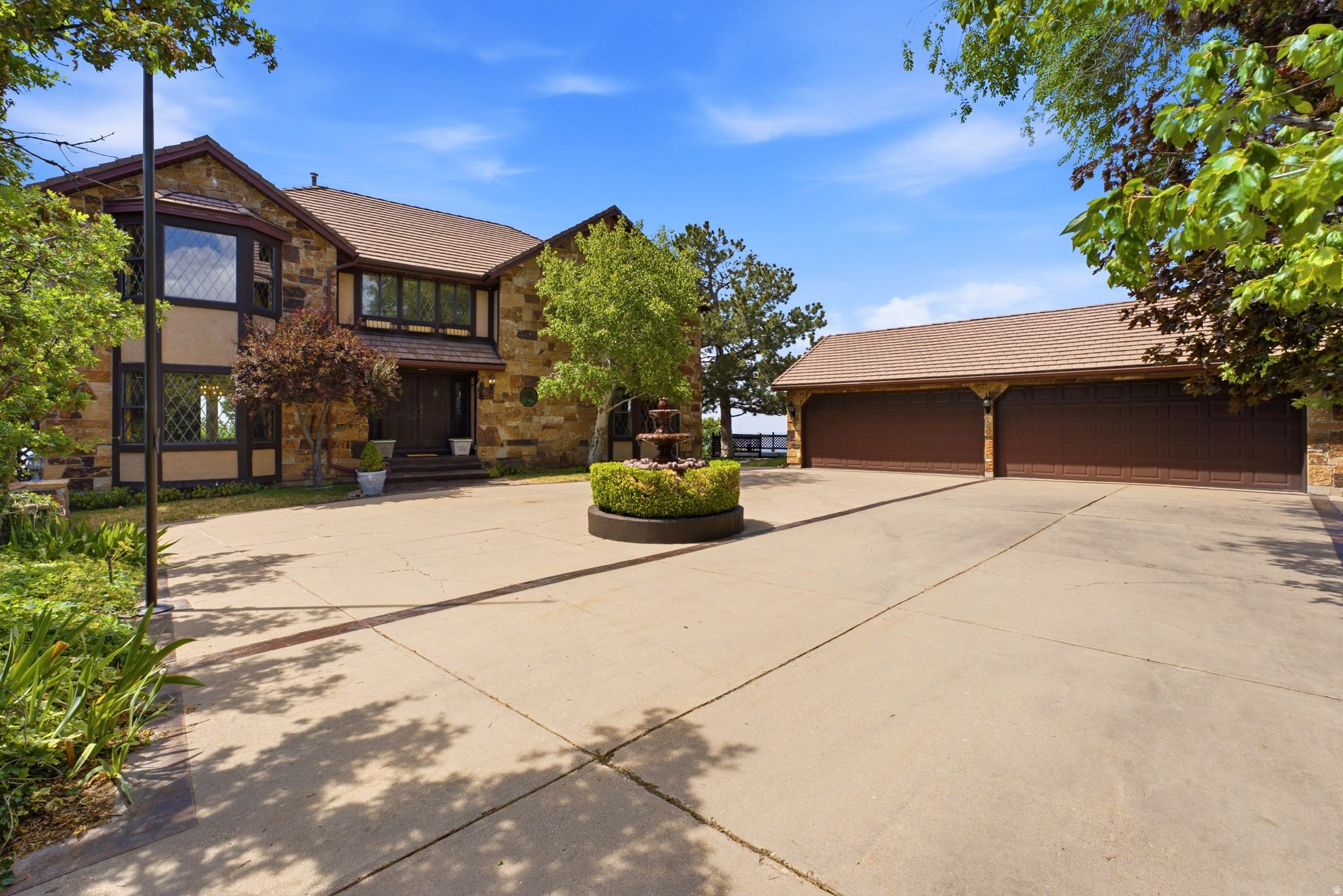 MAPLE COVE - Residential