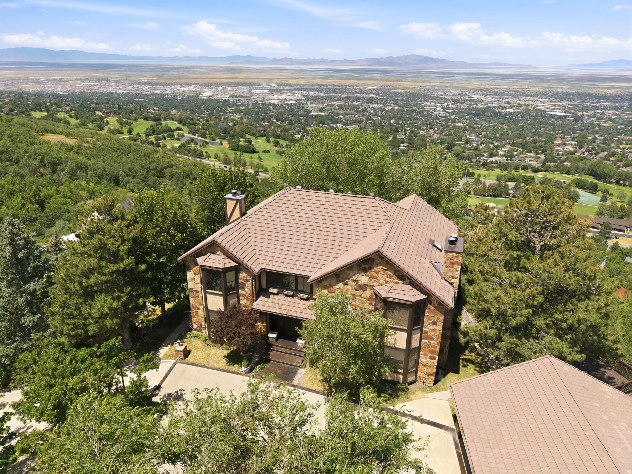 MAPLE COVE - Residential