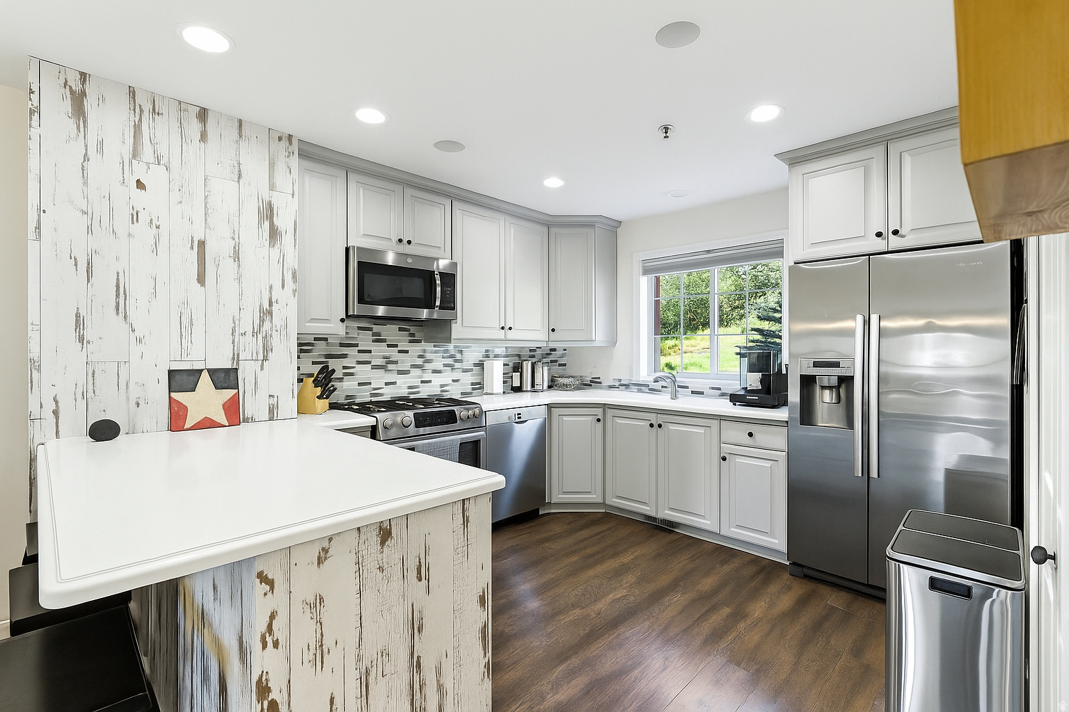 SWISS OAKS CONDOMINIUMS - Residential