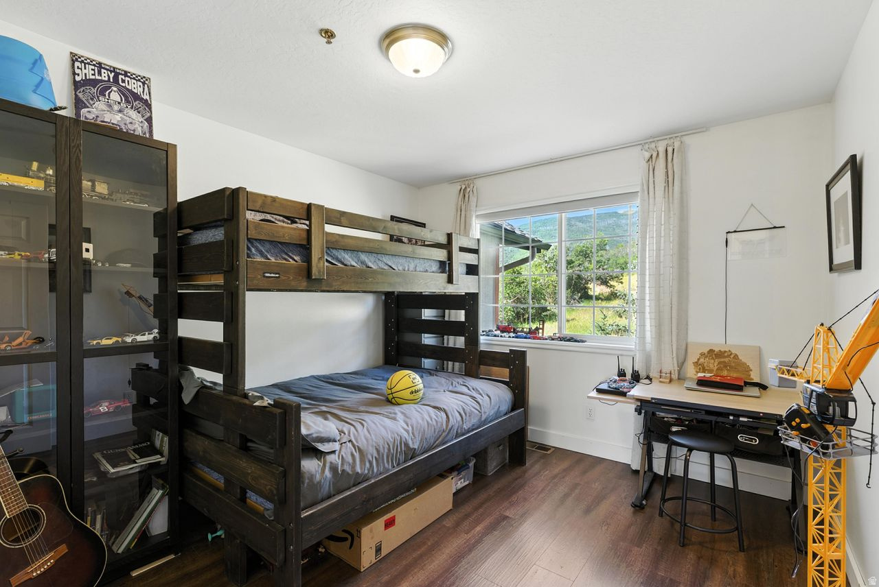 SWISS OAKS CONDOMINIUMS - Residential