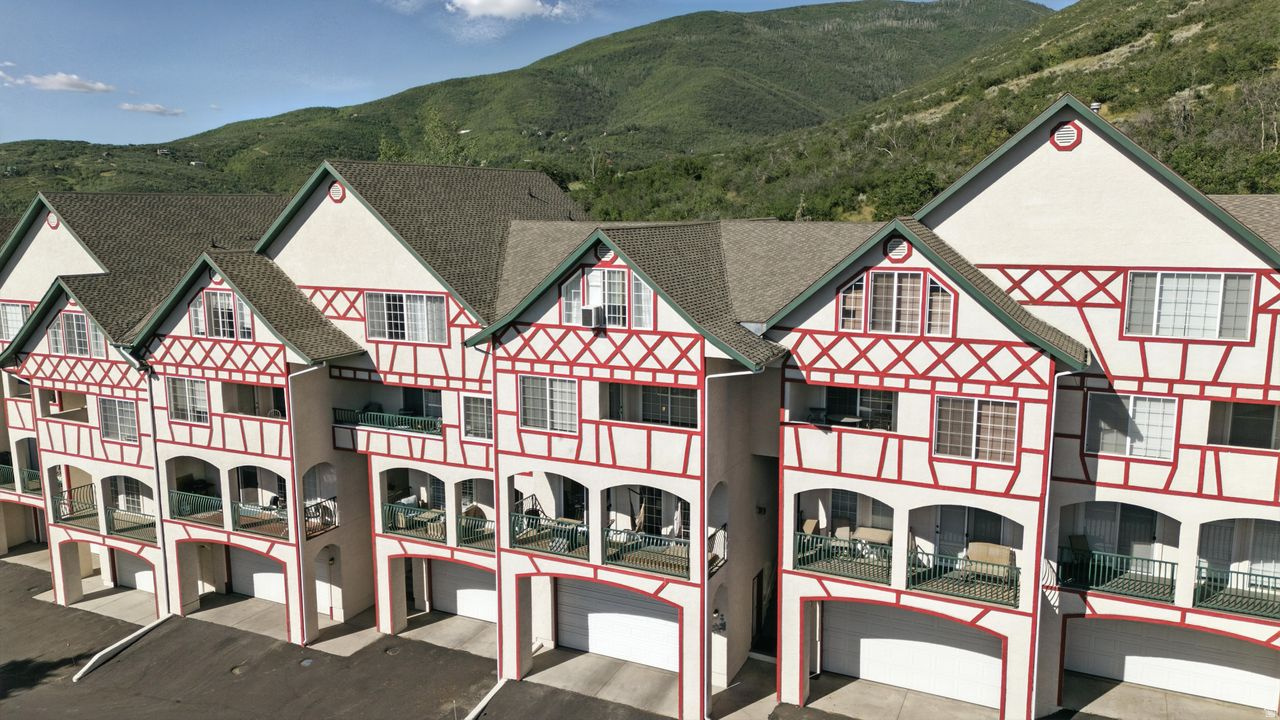 SWISS OAKS CONDOMINIUMS - Residential