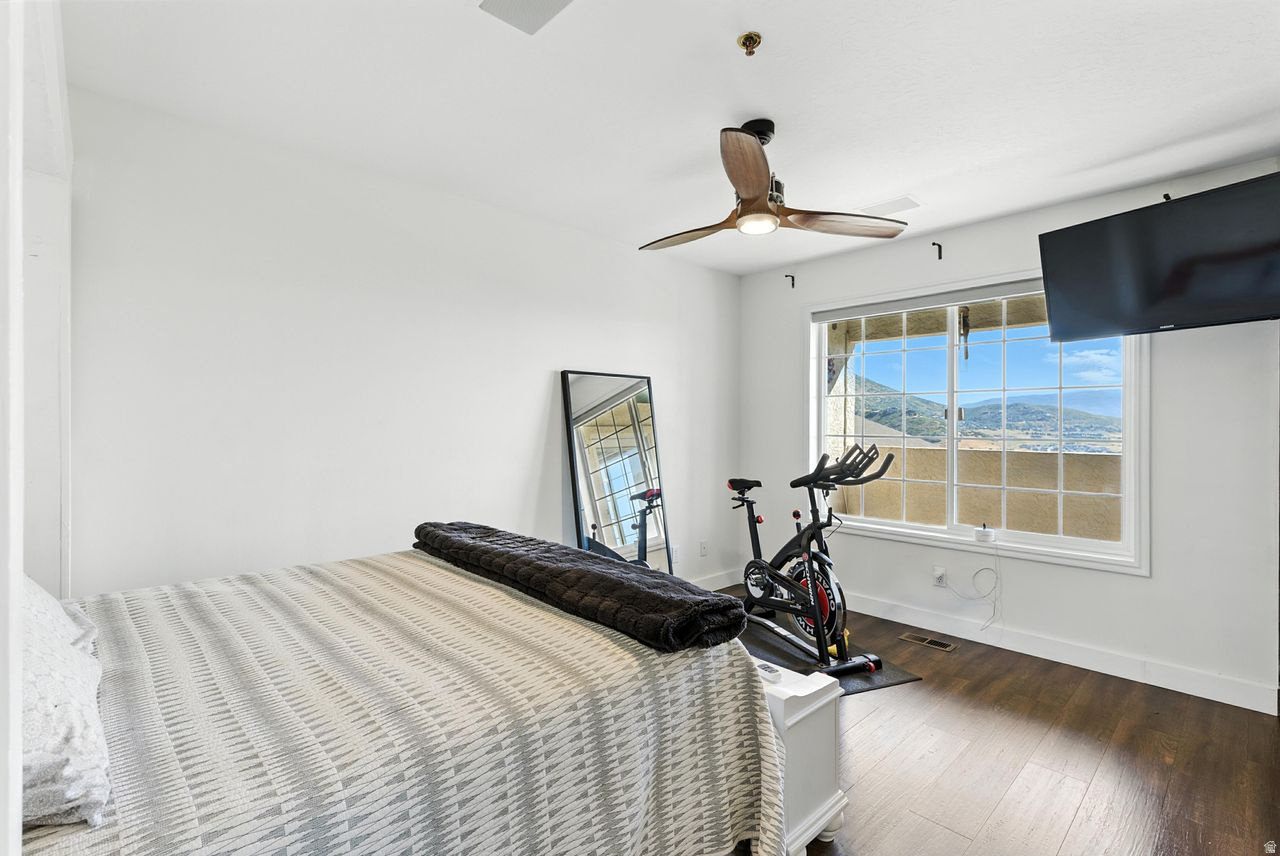 SWISS OAKS CONDOMINIUMS - Residential