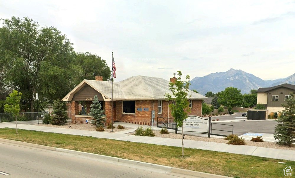 Price Reduced to $899,000 from $950,000! 2,200 SF Free Standing Office Building Main Floor Fully Remodeled Lot Size: 0.20 Acres Security System in Place Building & Monument Signage Redwood Frontage Road ADA Accessible Parking Ratio: 3/1,000 SF TRAFFIC COUNTS South Jordan Parkway: 41,000 Average Daily Traffic Redwood Road: 28,000 Average Daily Traffic 114000 South: 32,000 Average Daily Traffic