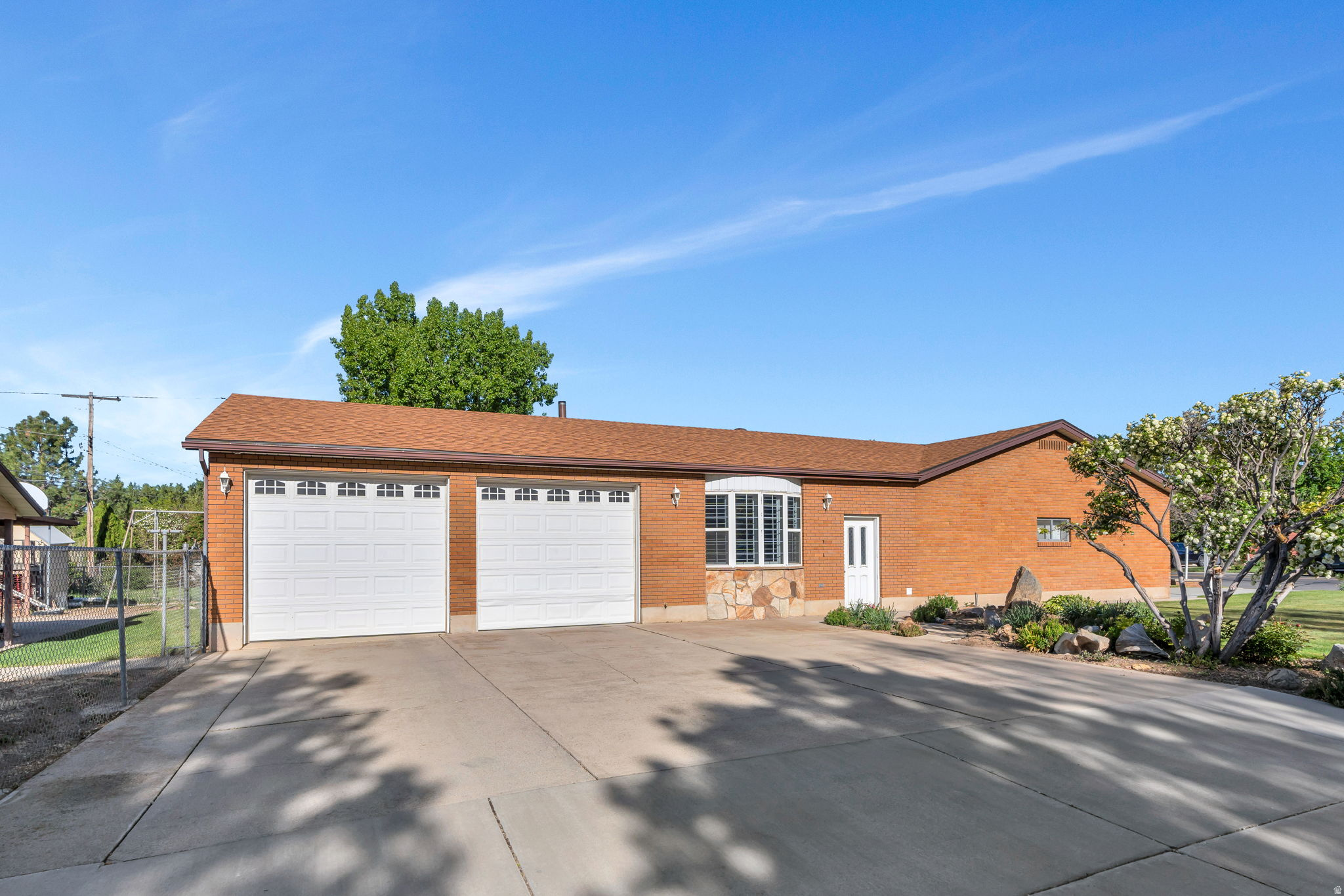 DIXON ACRS. - Residential