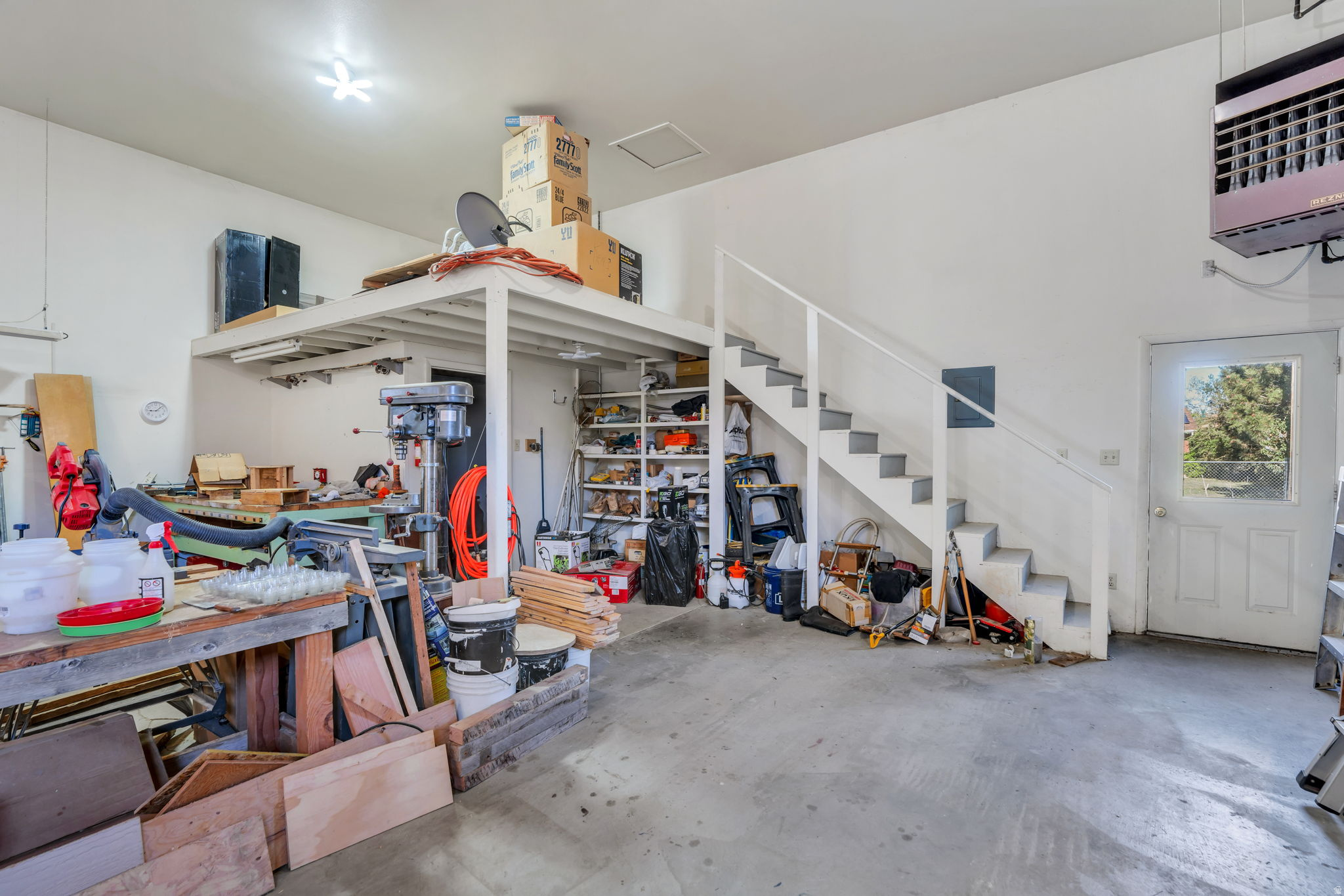 DIXON ACRS. - Residential