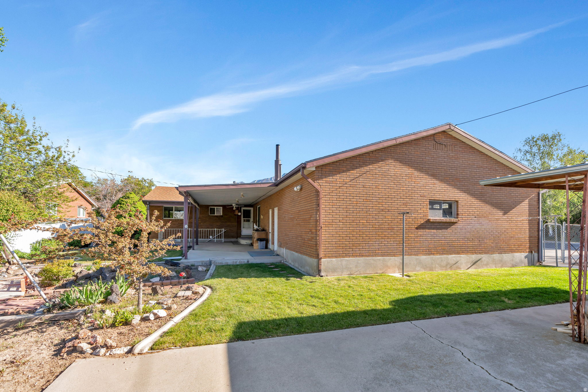 DIXON ACRS. - Residential