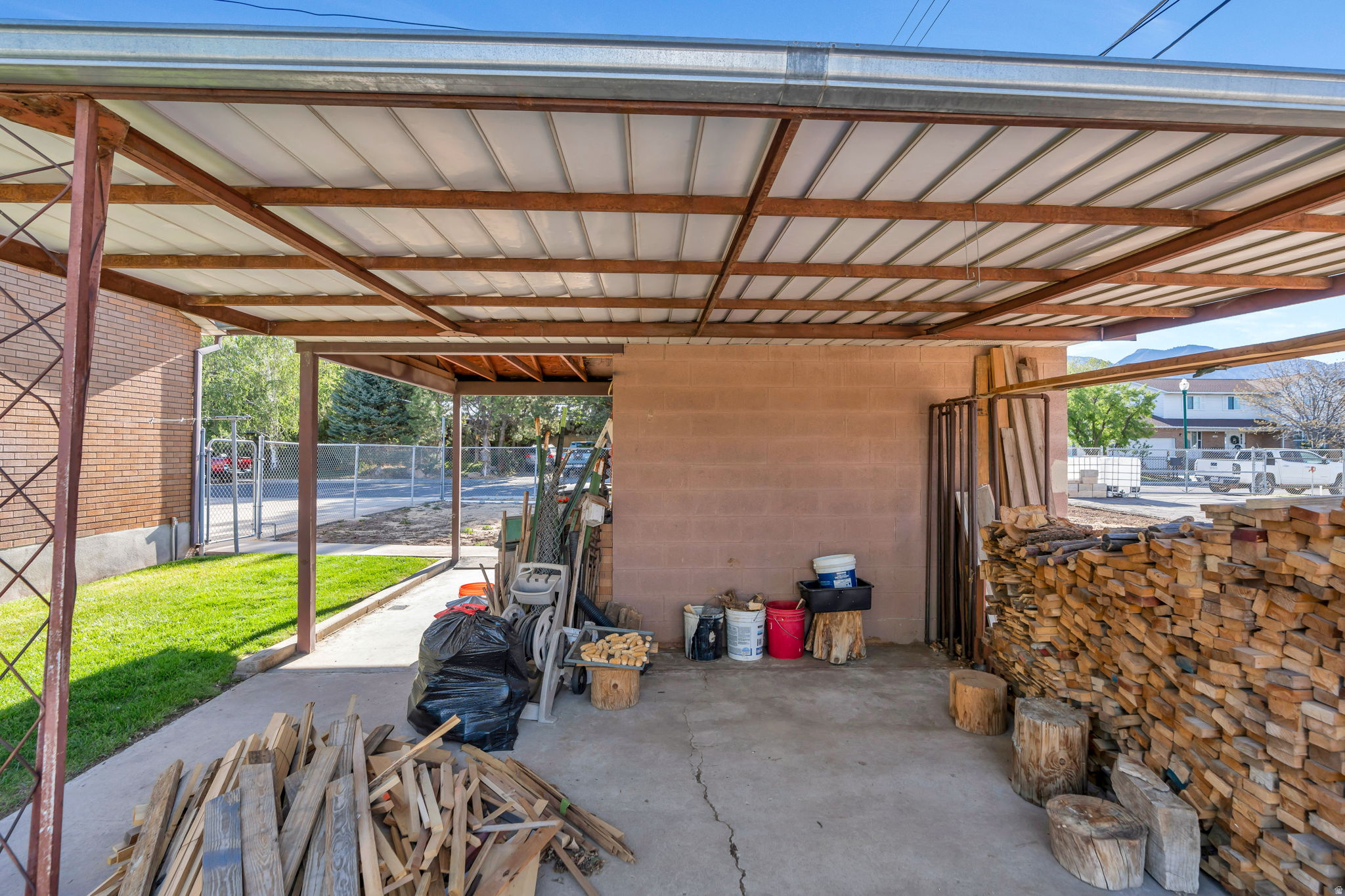 DIXON ACRS. - Residential