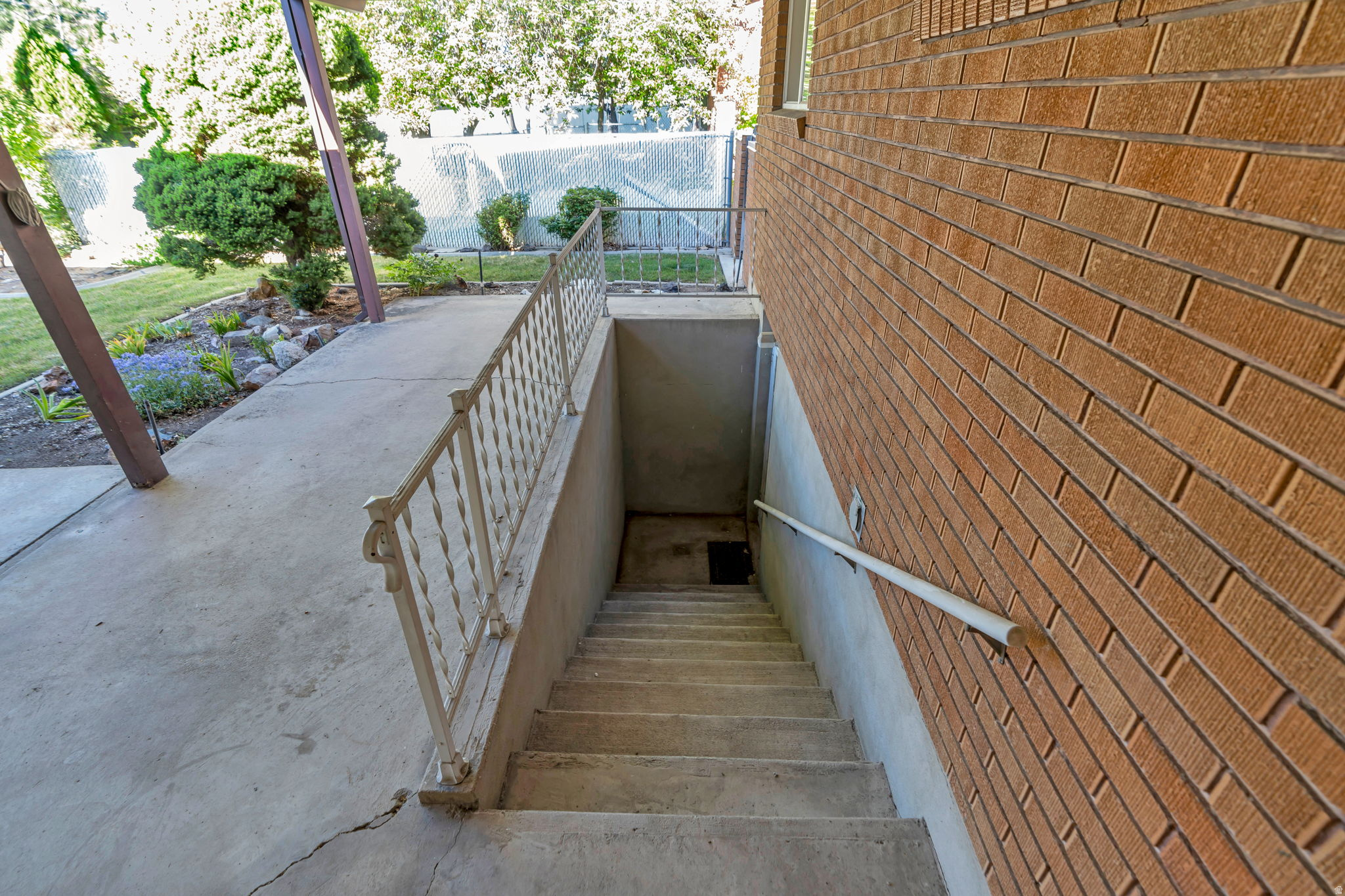 DIXON ACRS. - Residential