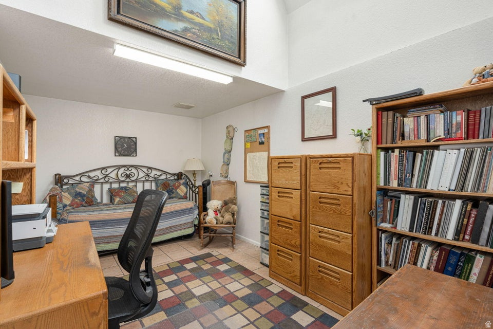 DIAMOND VALLEY ACRES - Residential