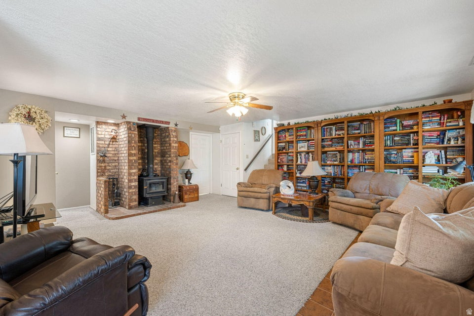 DIAMOND VALLEY ACRES - Residential