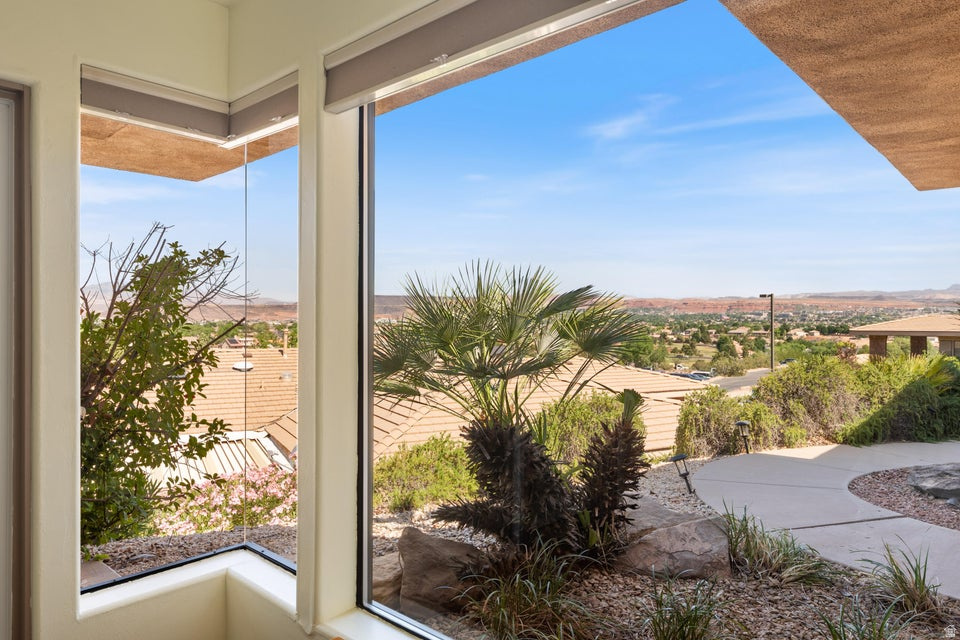 SPYGLASS HILL EST - Residential