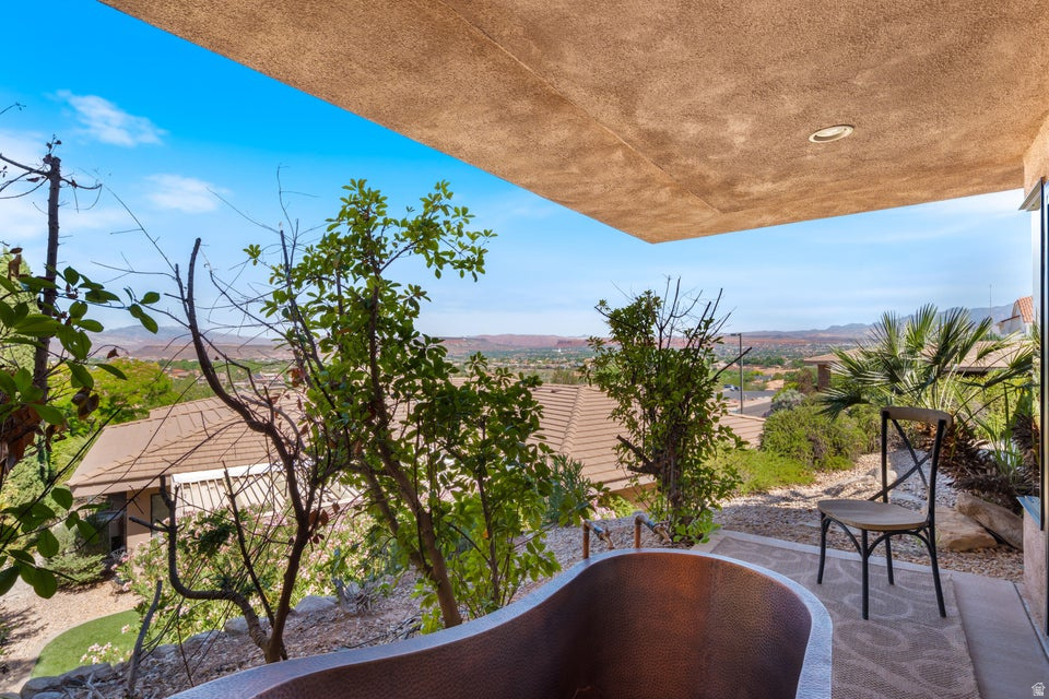 SPYGLASS HILL EST - Residential