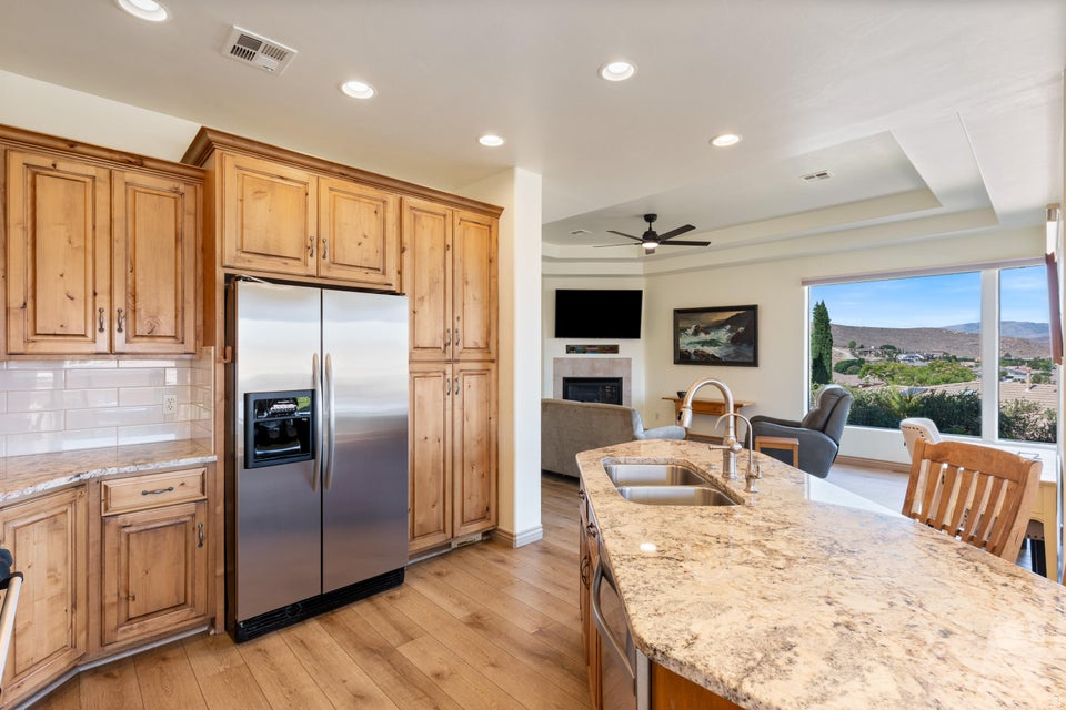 SPYGLASS HILL EST - Residential