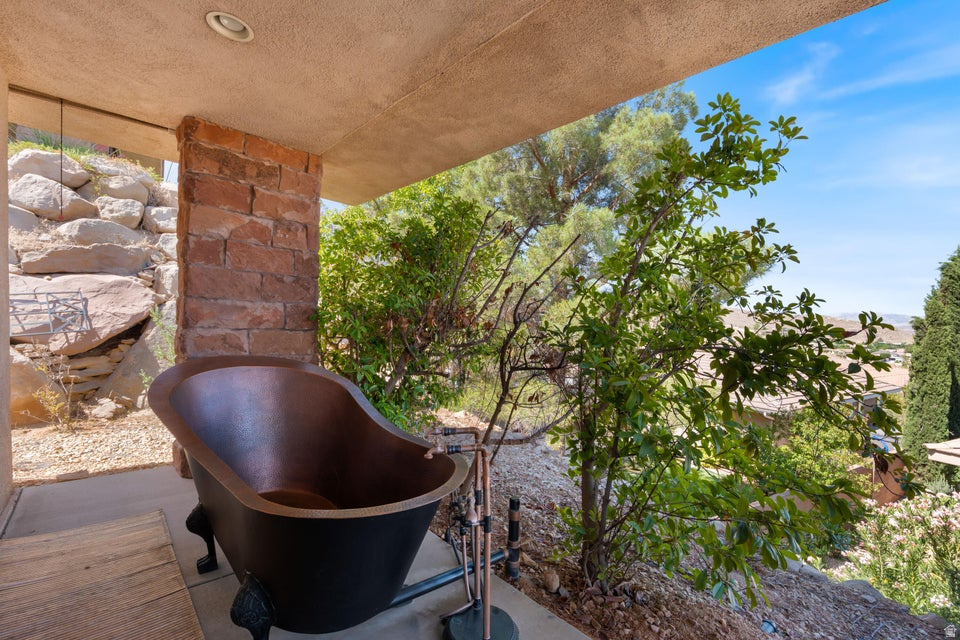 SPYGLASS HILL EST - Residential