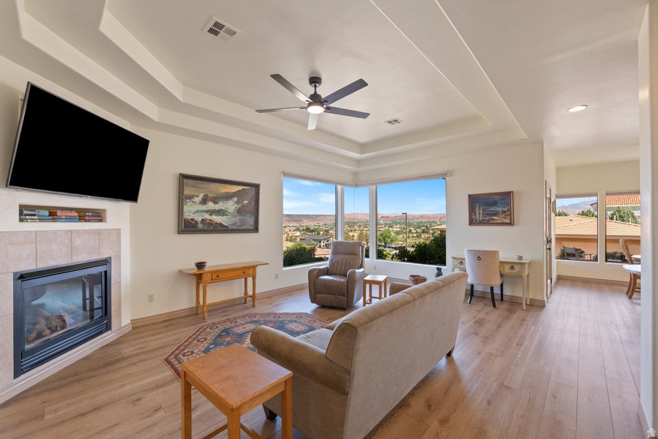 SPYGLASS HILL EST - Residential