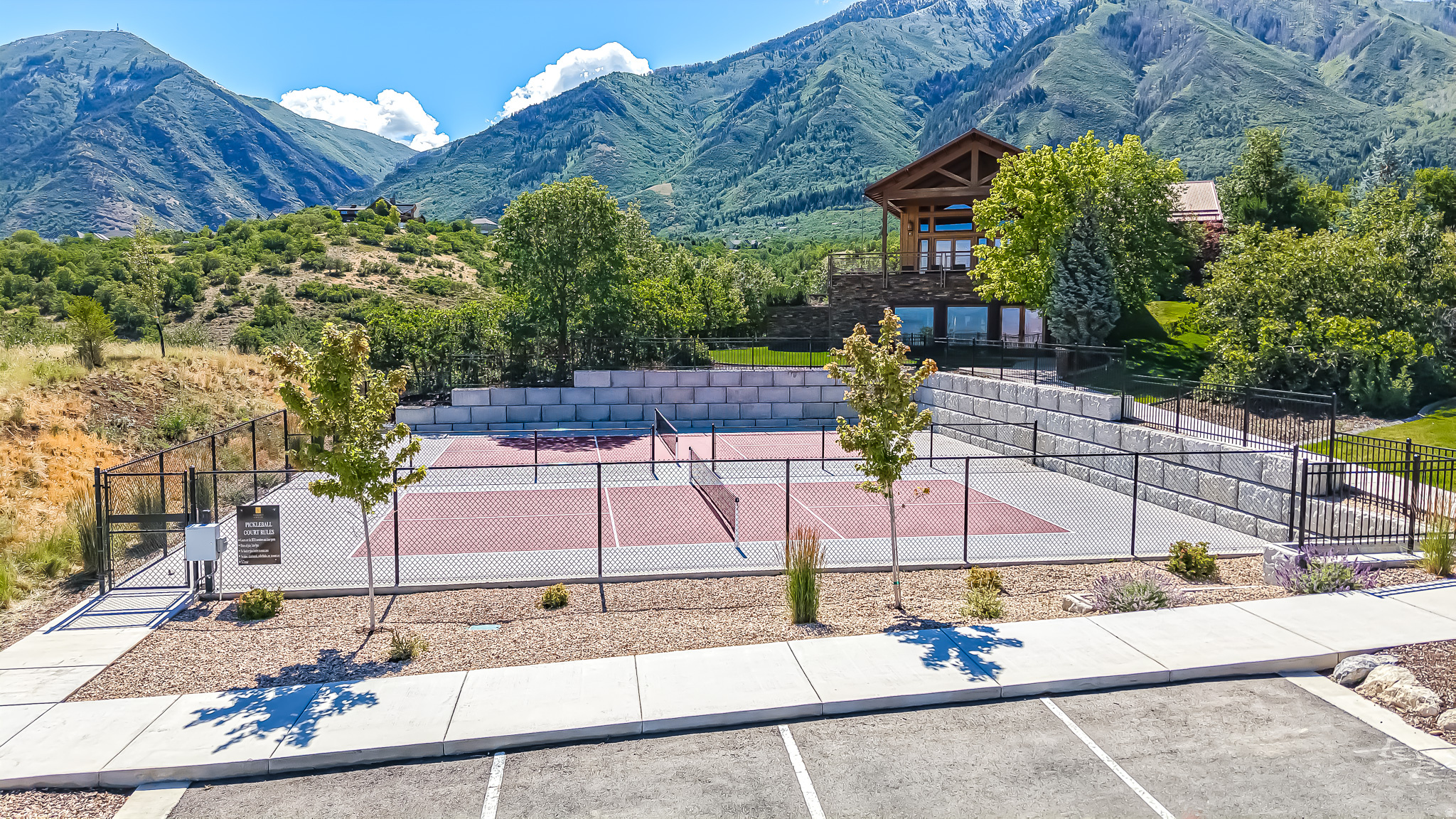 SUMMIT CREEK - Residential