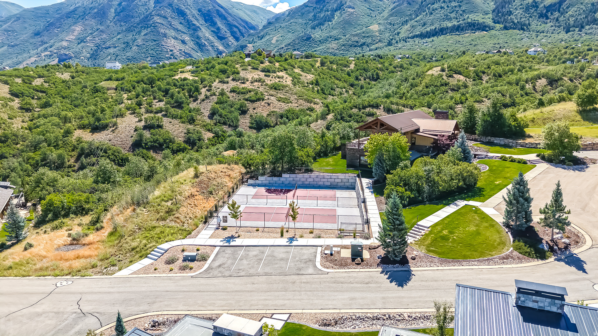 SUMMIT CREEK - Residential
