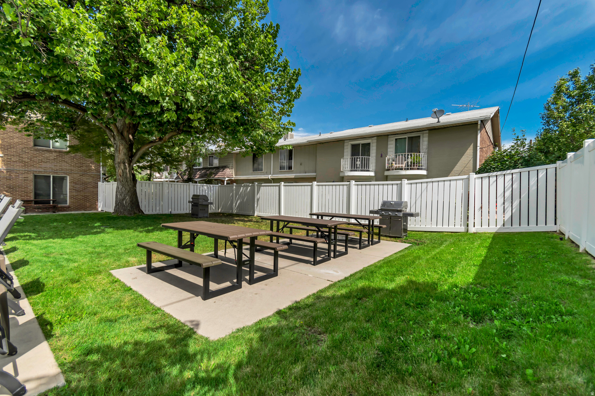 GEORGETOWN SQUARE - Residential