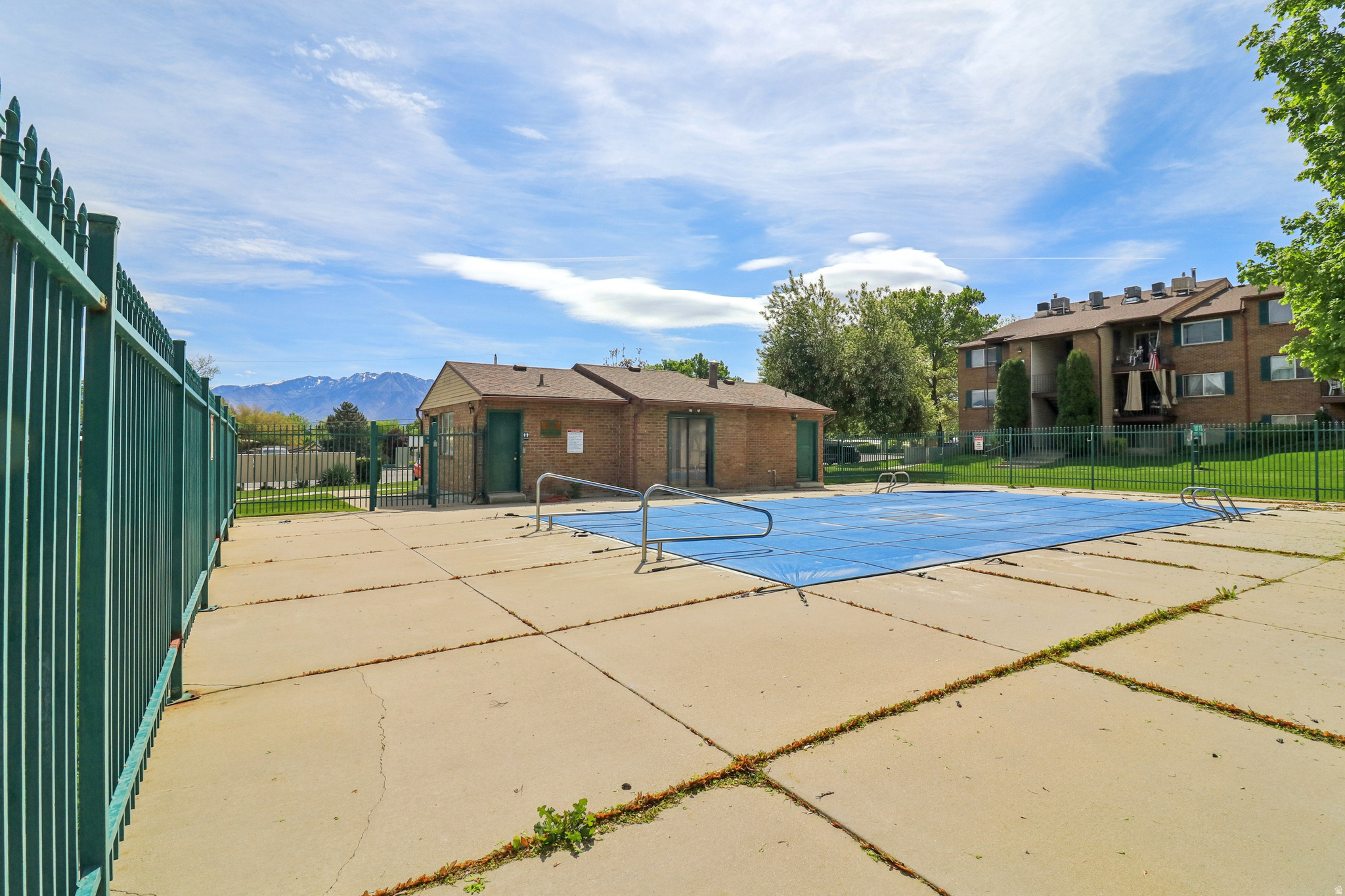 MEADOWS - Residential