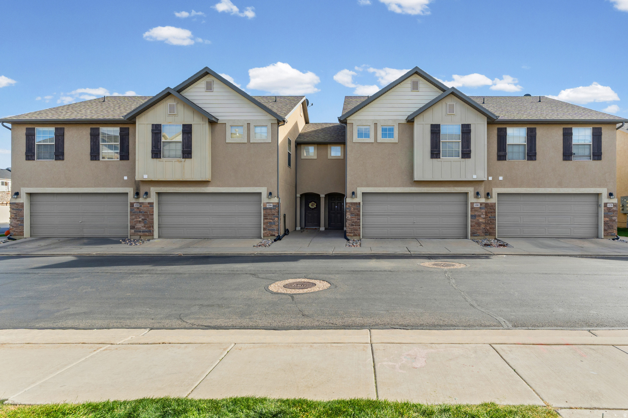 WHISPERING WILLOWS - Residential