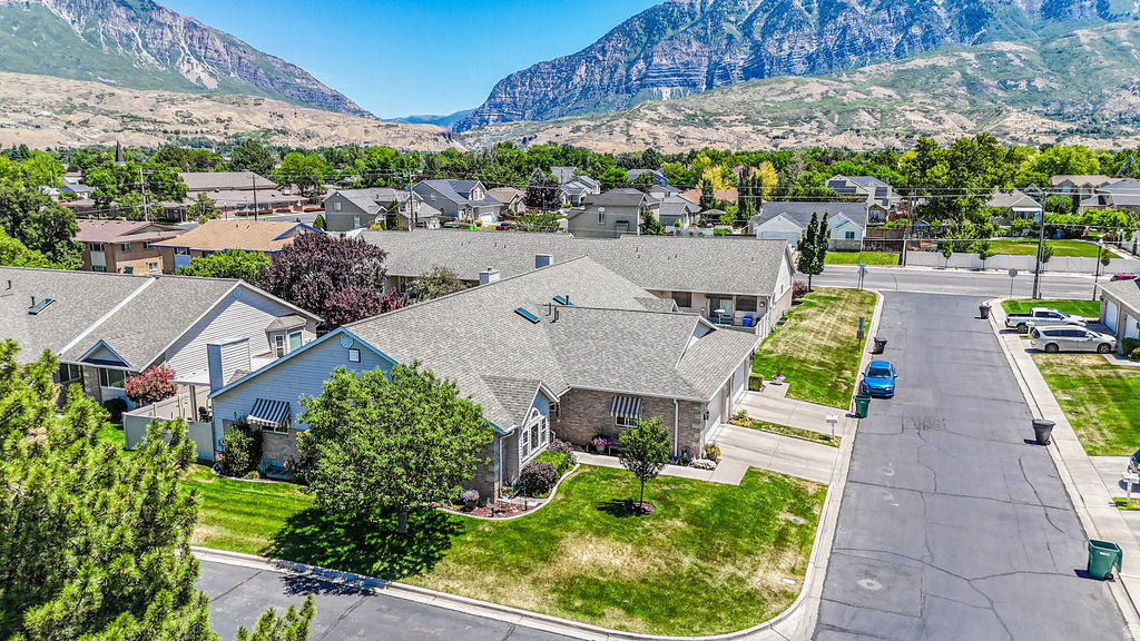 CORNER STONE CONDO - Residential