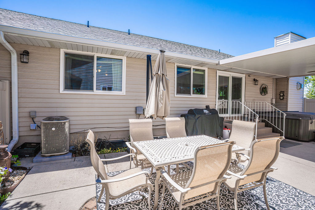 CORNER STONE CONDO - Residential