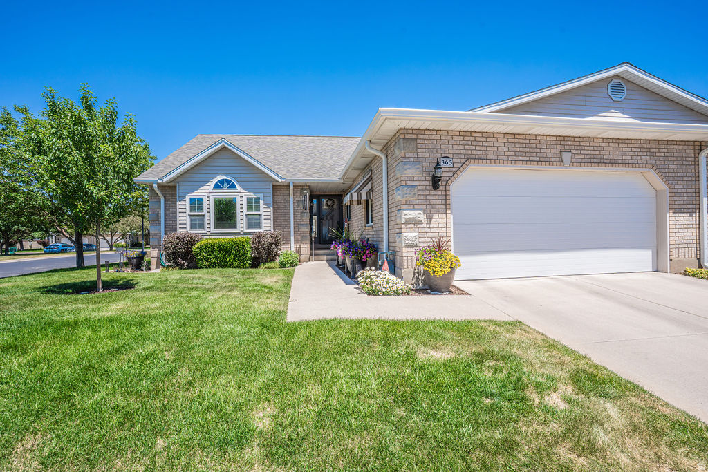 CORNER STONE CONDO - Residential