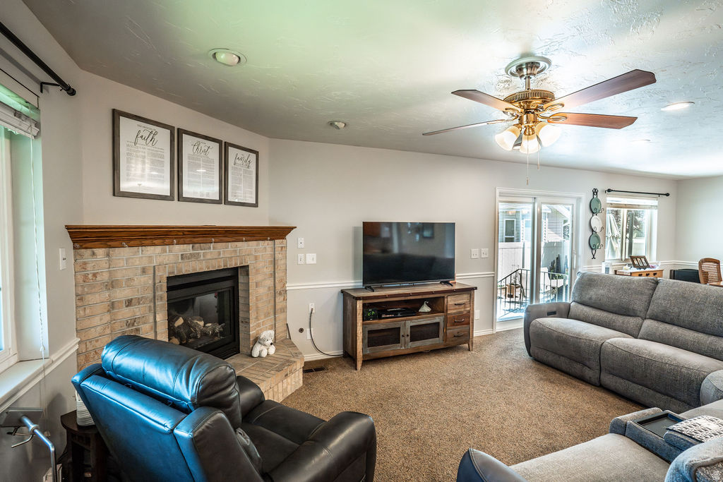 CORNER STONE CONDO - Residential