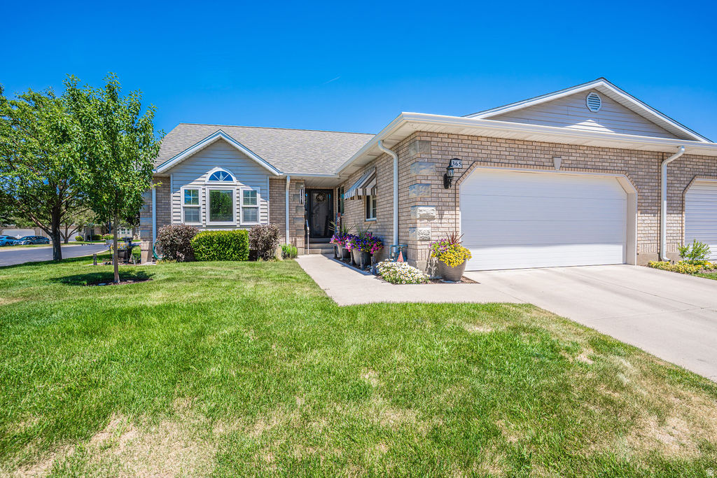 CORNER STONE CONDO - Residential