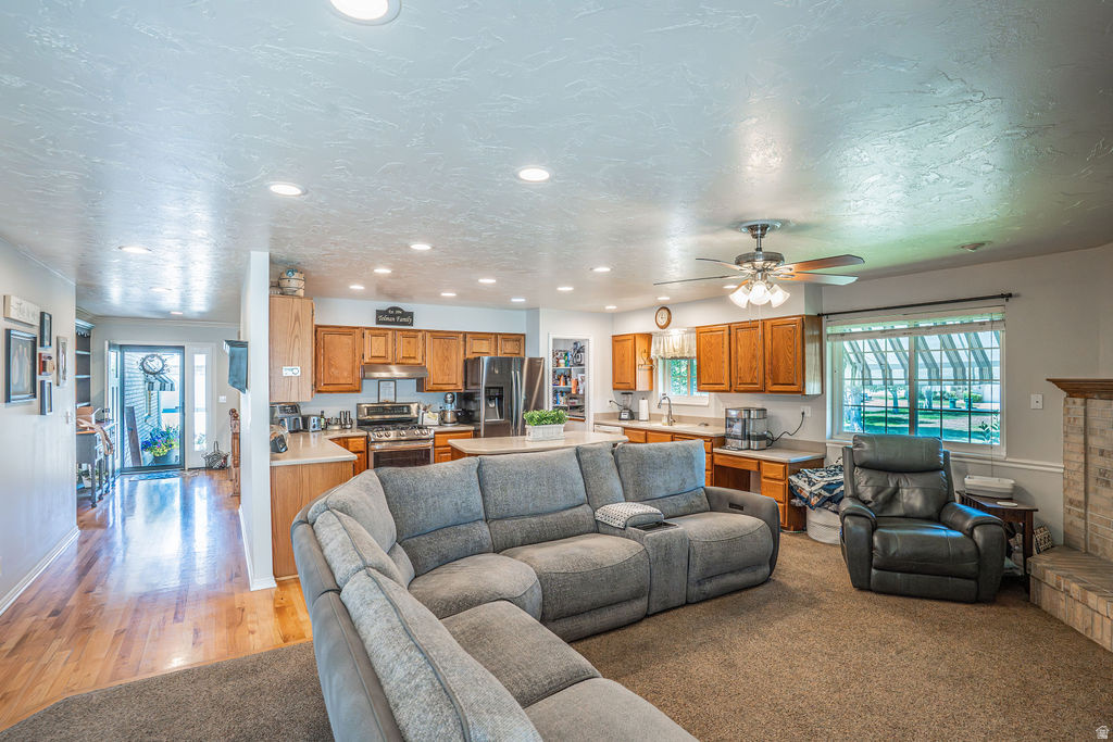 CORNER STONE CONDO - Residential
