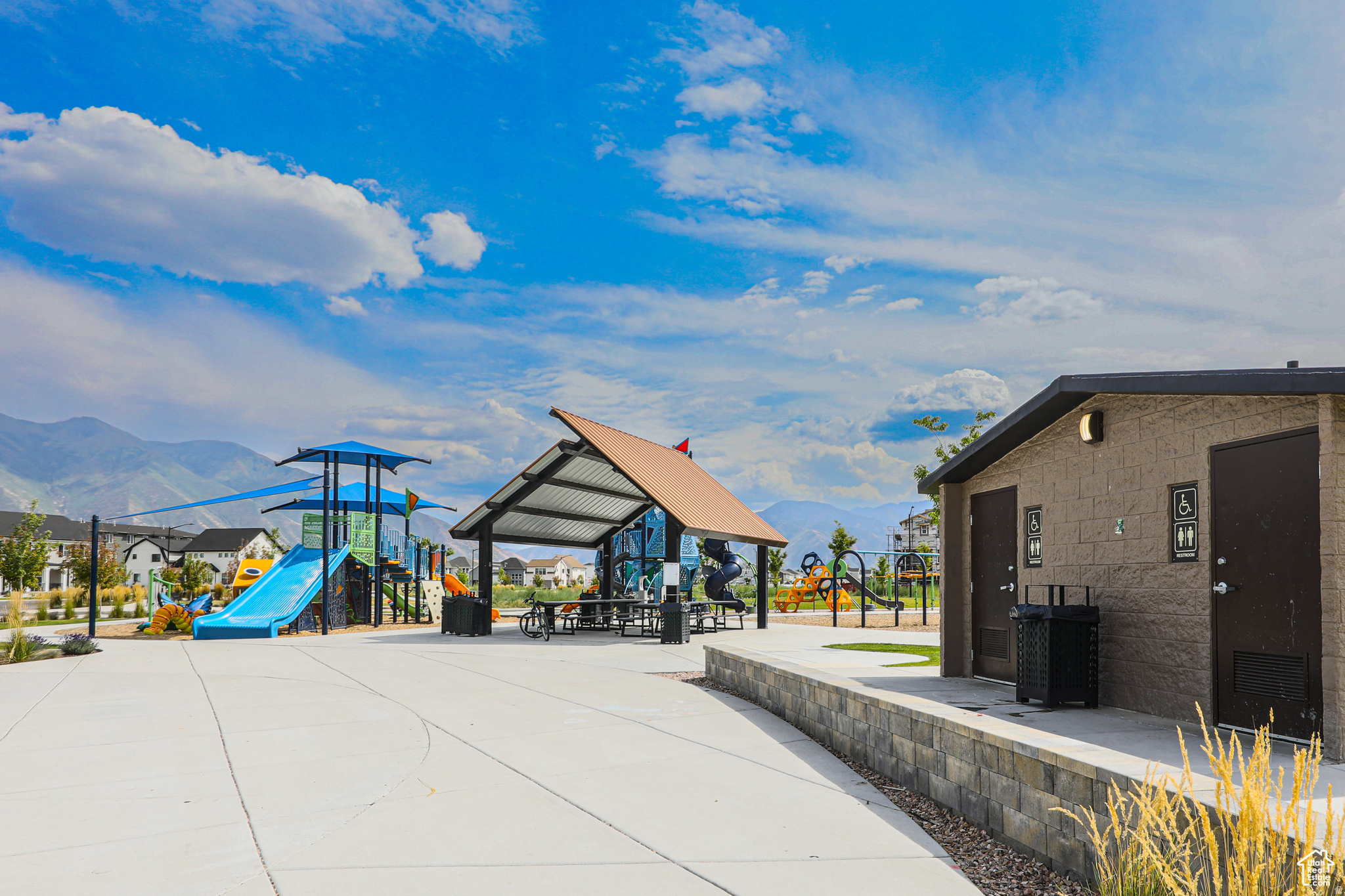 WEST FIELD CENTRAL - Residential