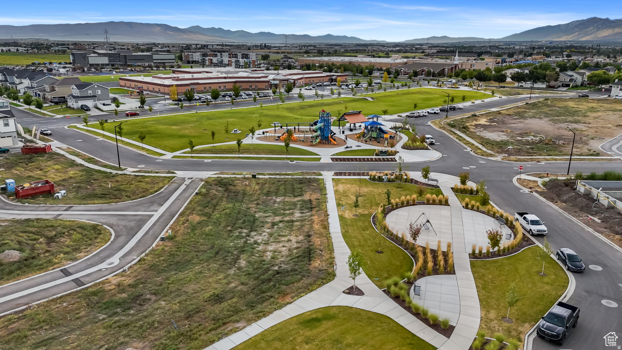 WEST FIELD CENTRAL - Residential