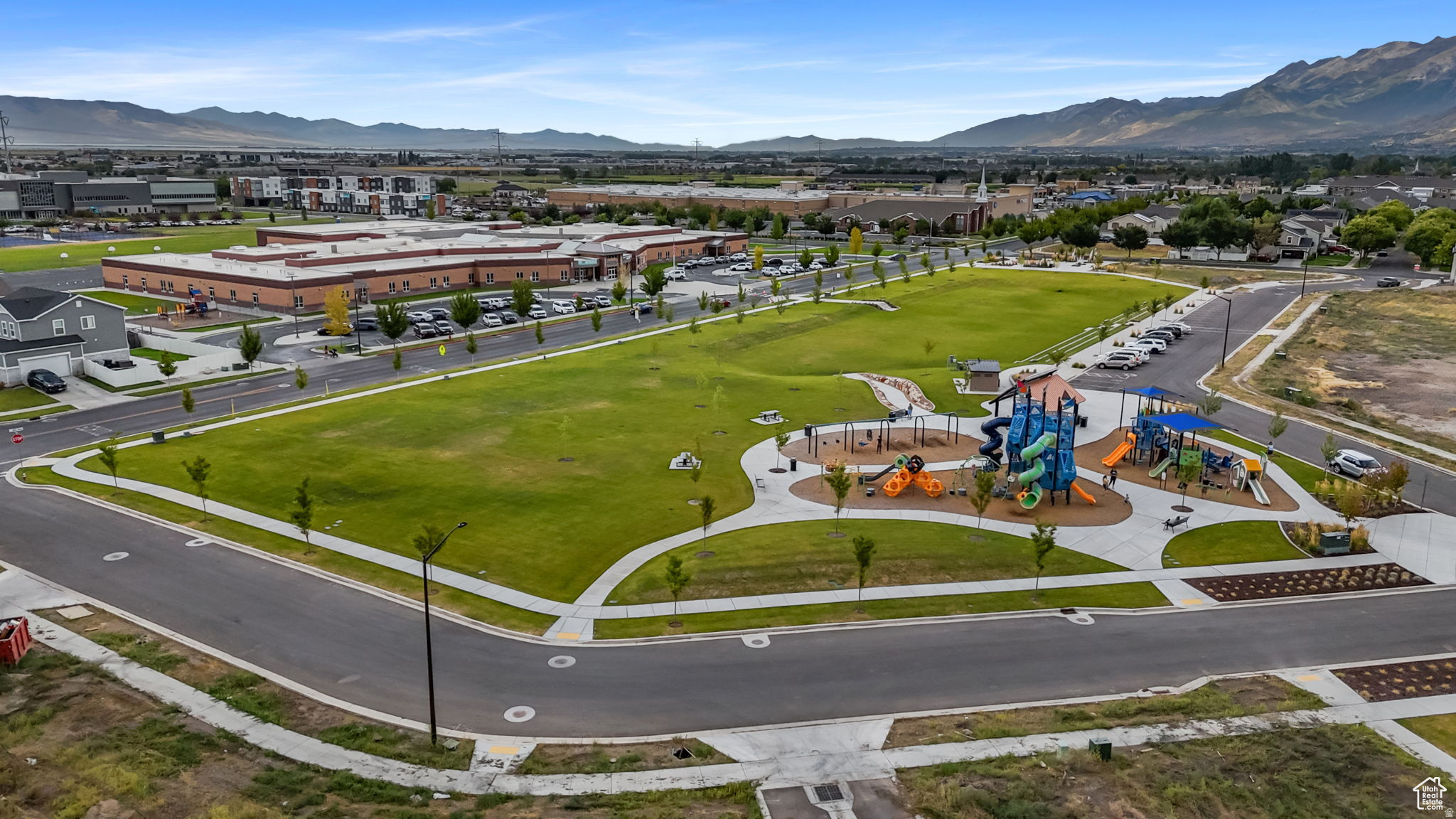 WEST FIELD CENTRAL - Residential