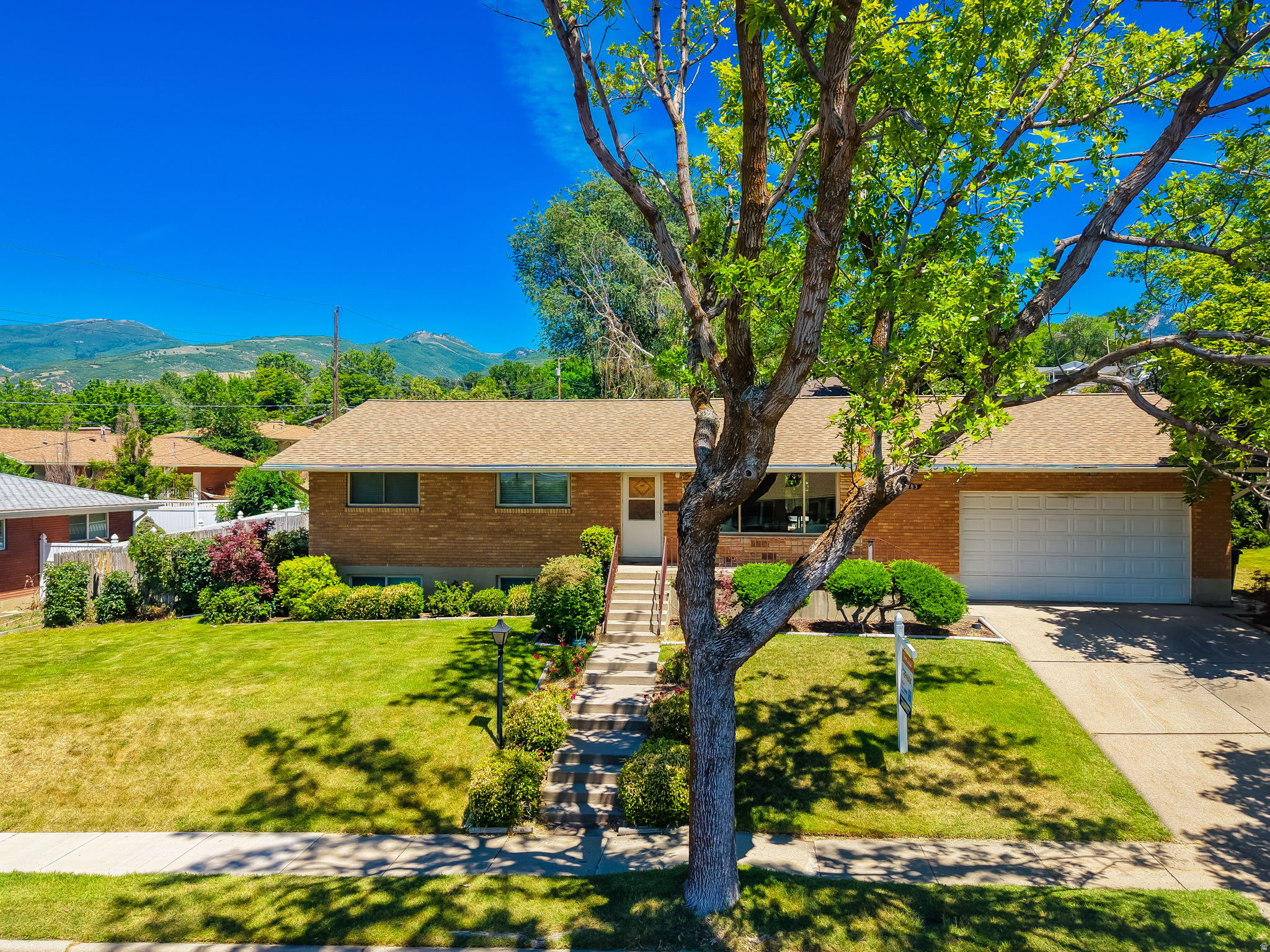 PARADISE HILLS - Residential