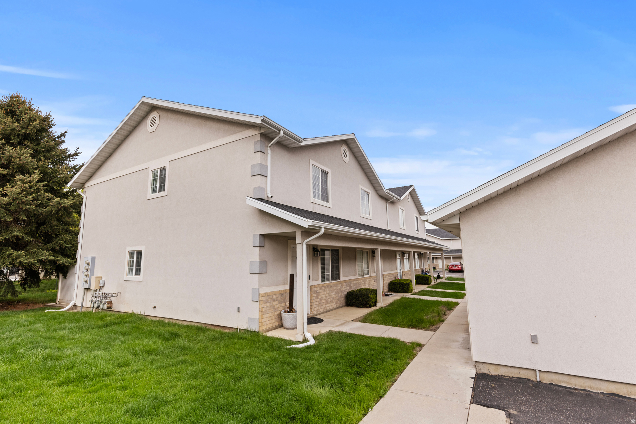 BLACKHAWK TOWNHOUSES - Residential
