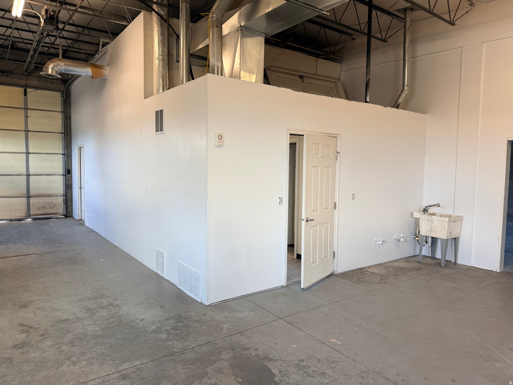 LOGAN IND BUS PARK - Commercial Lease