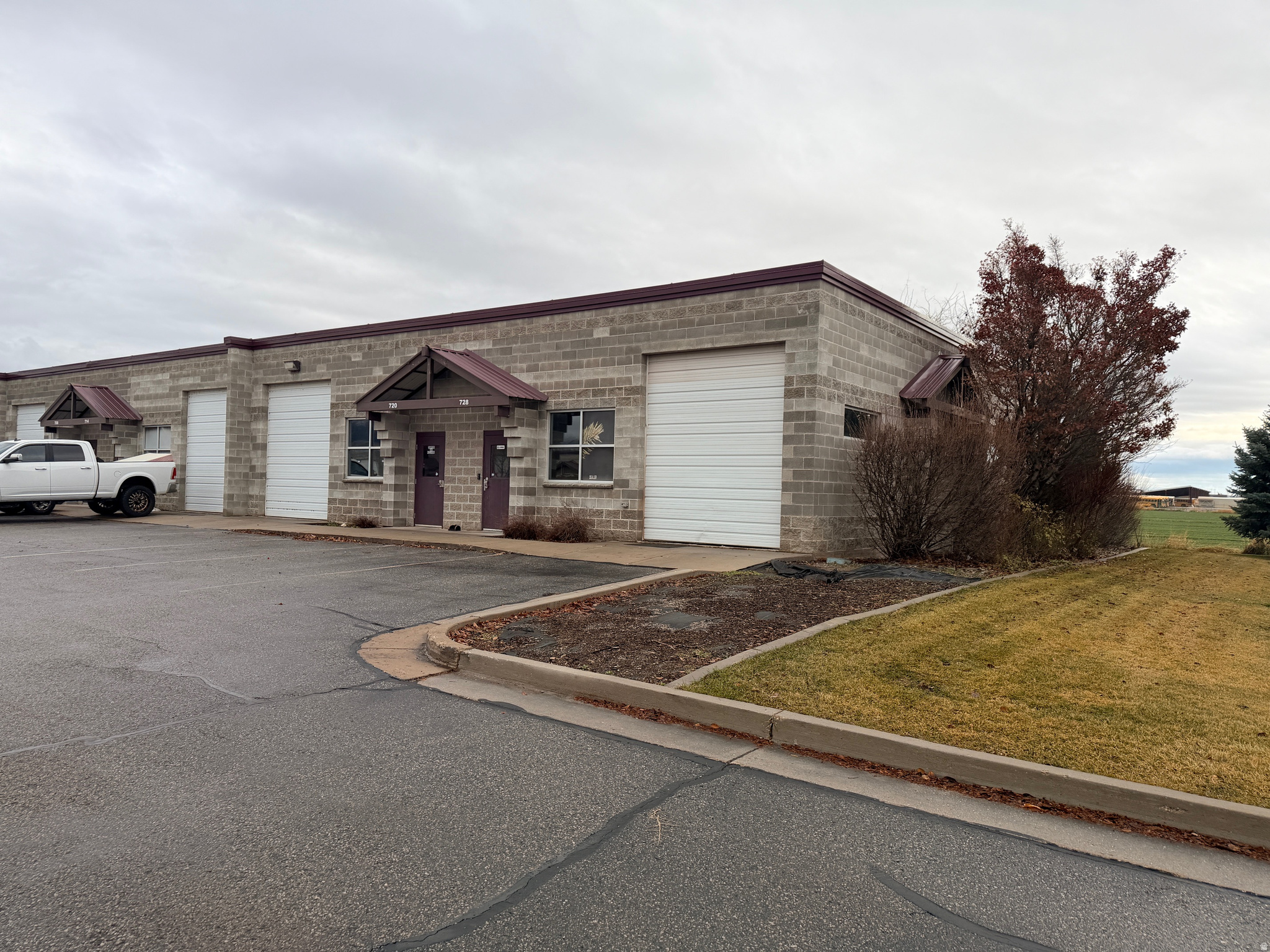 LOGAN IND BUS PARK - Commercial Lease