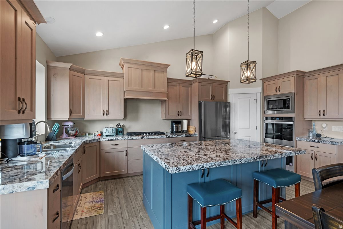 BRIDLE WALK - Residential