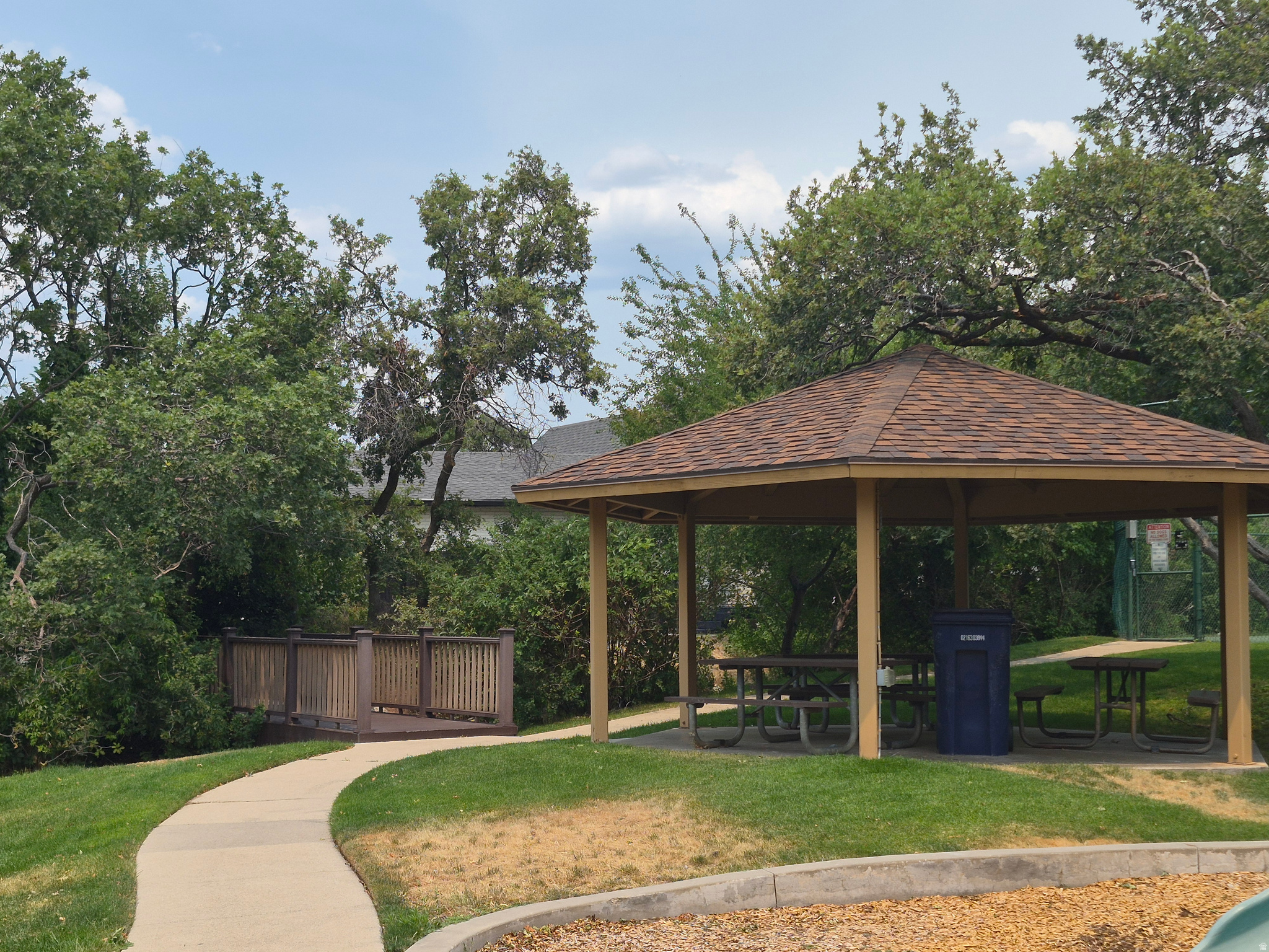 HIDDEN OAKS - Residential