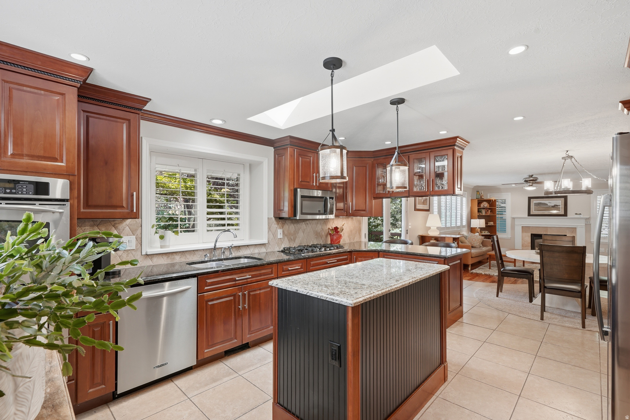 HIDDEN OAKS - Residential