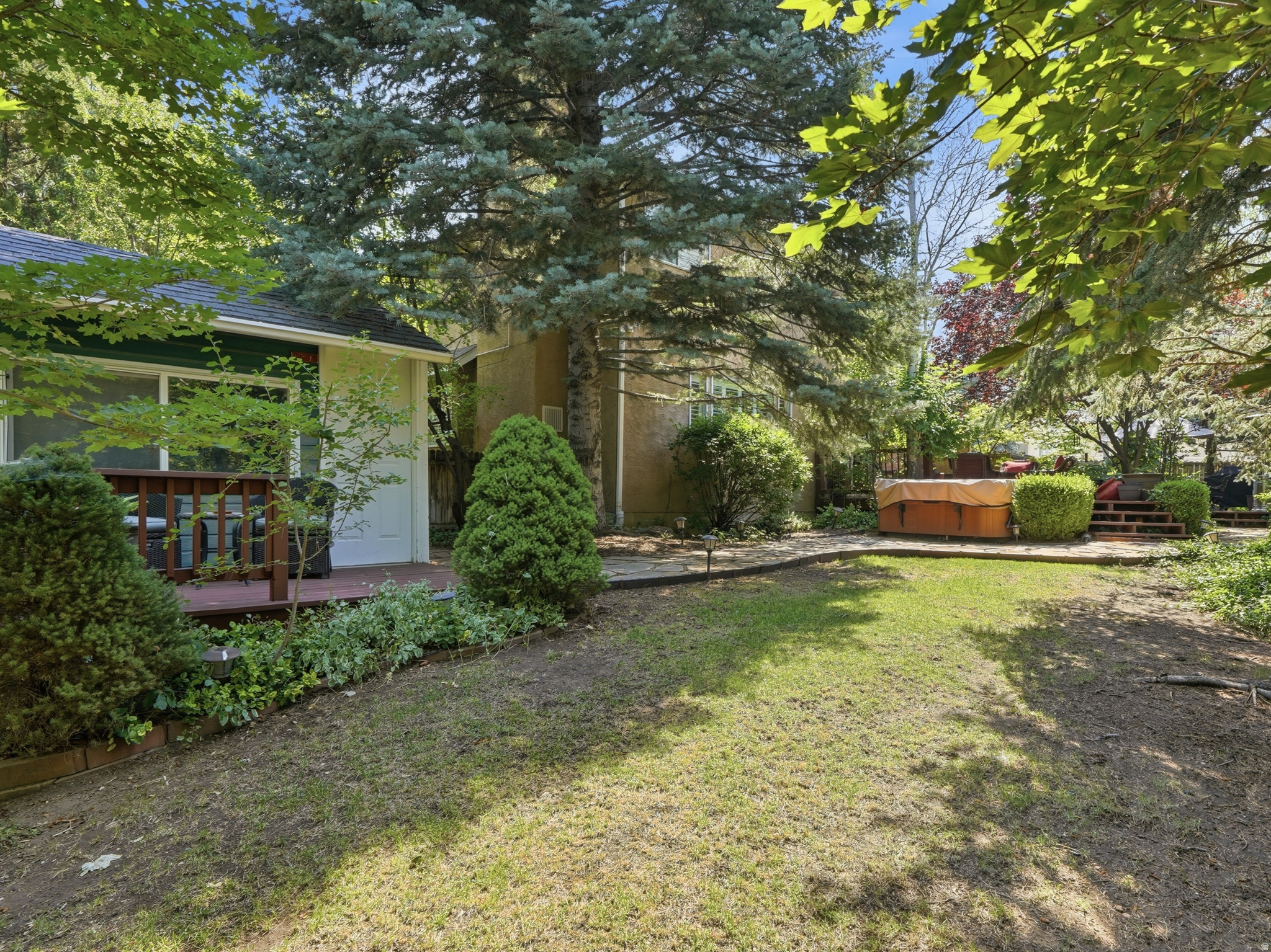 HIDDEN OAKS - Residential