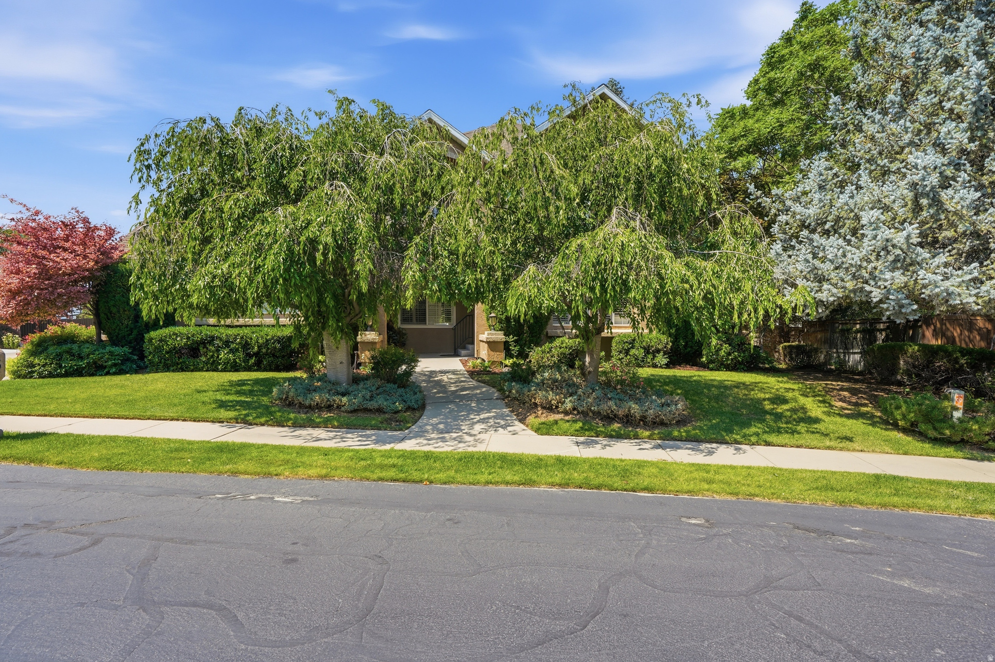 HIDDEN OAKS - Residential