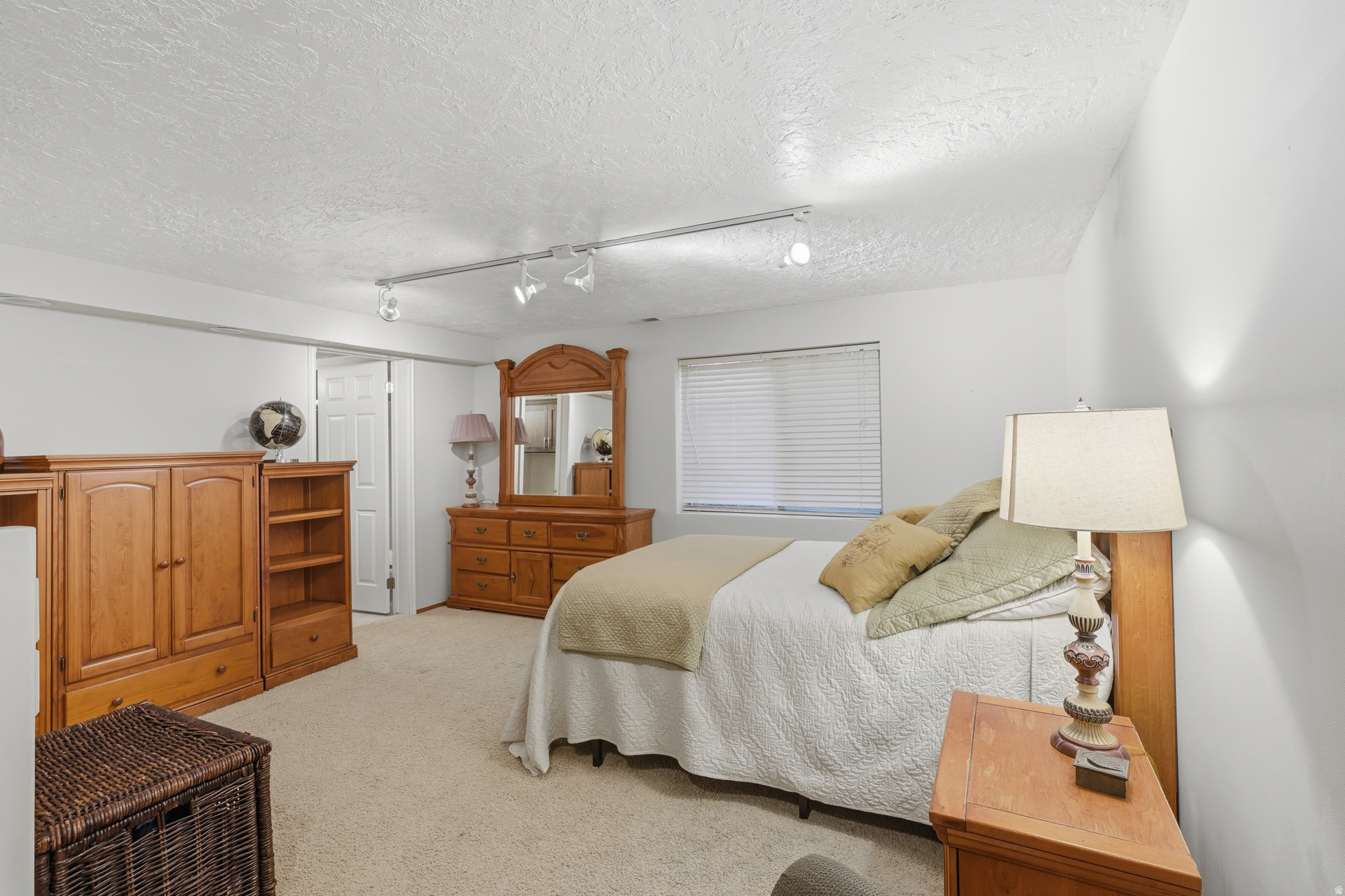 HIDDEN OAKS - Residential