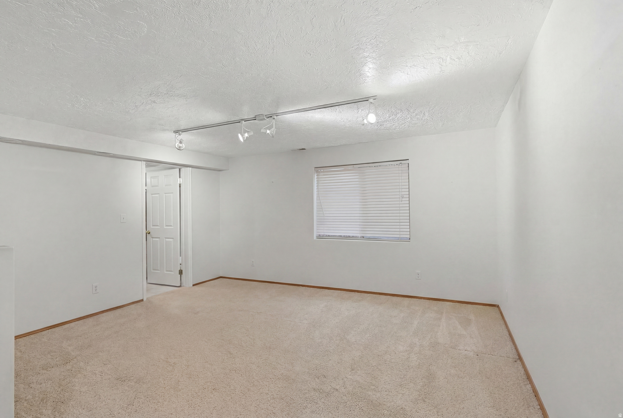 HIDDEN OAKS - Residential