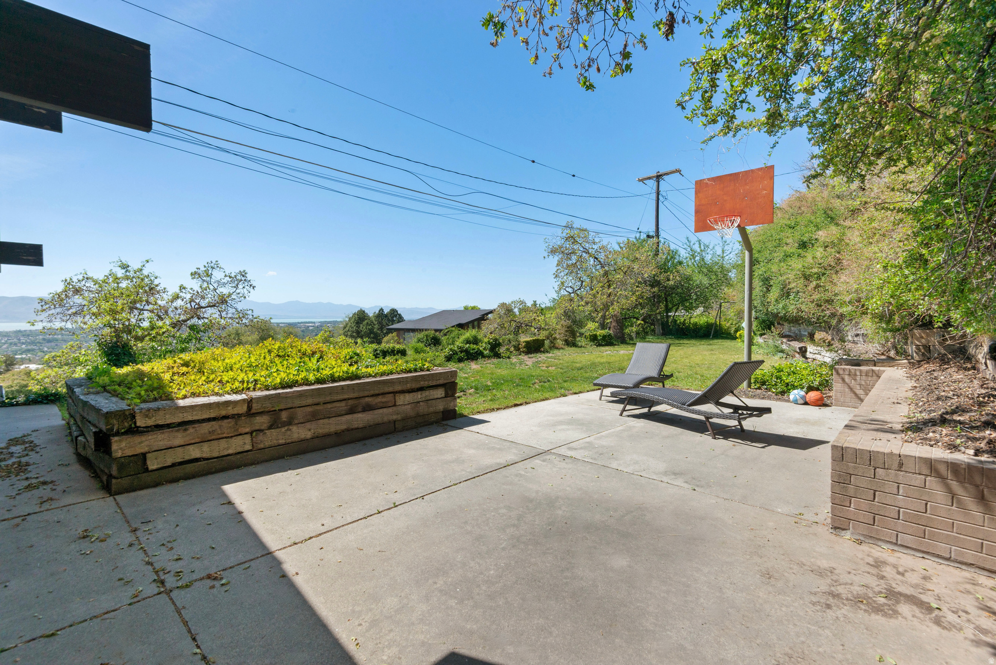 OAK HILLS - Residential