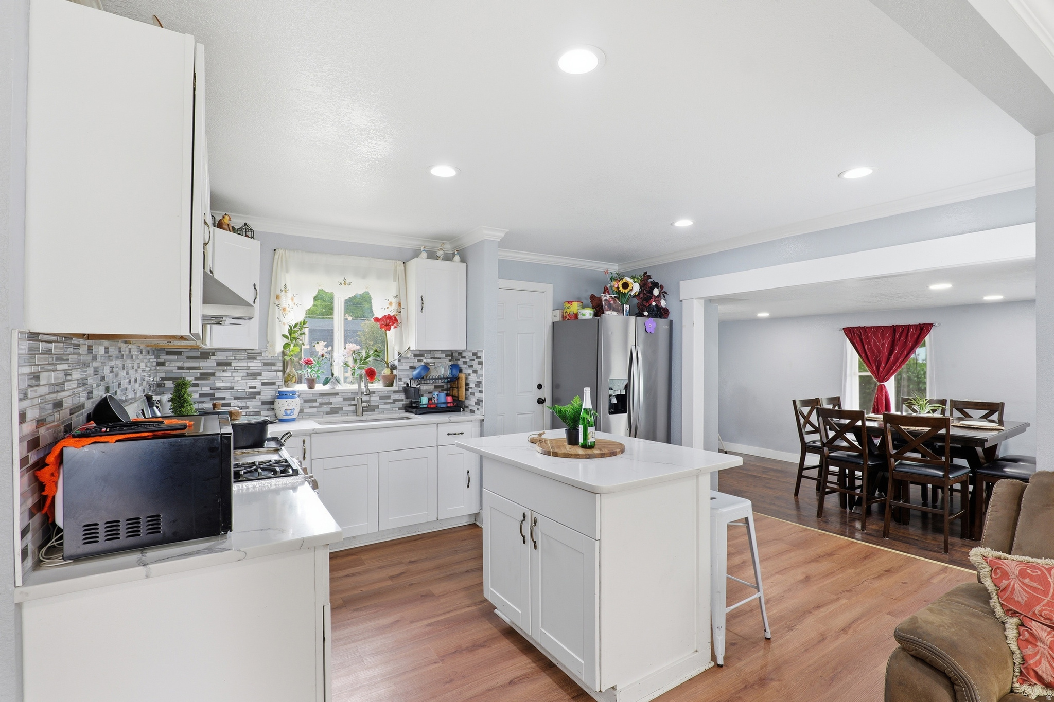 CANYON ROAD - Residential