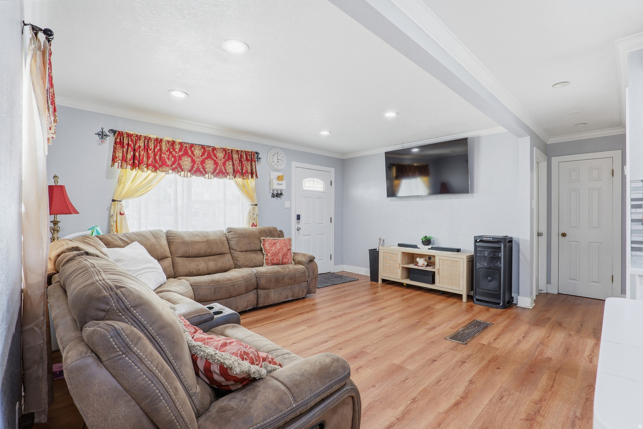 CANYON ROAD - Residential