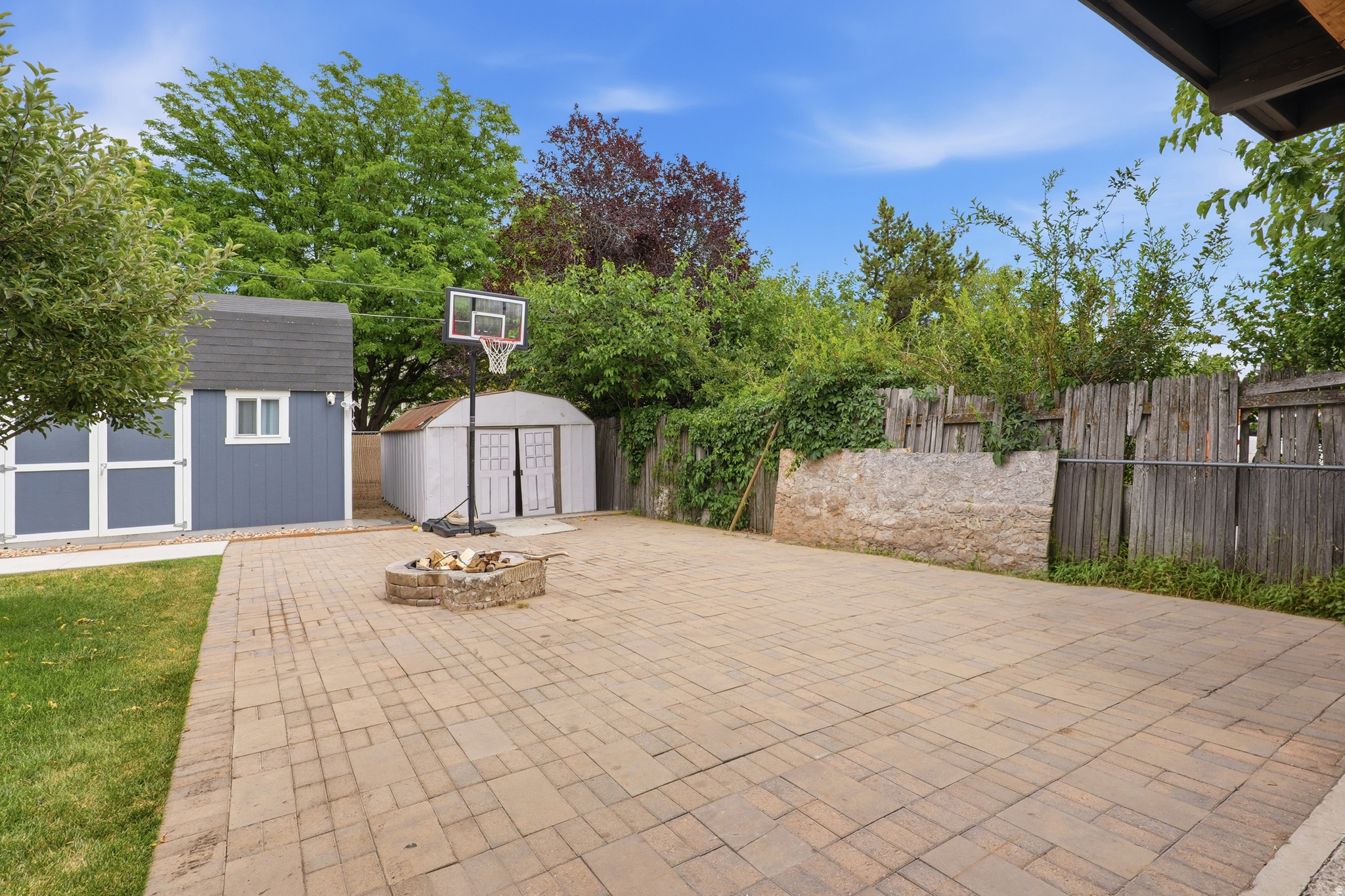 CANYON ROAD - Residential
