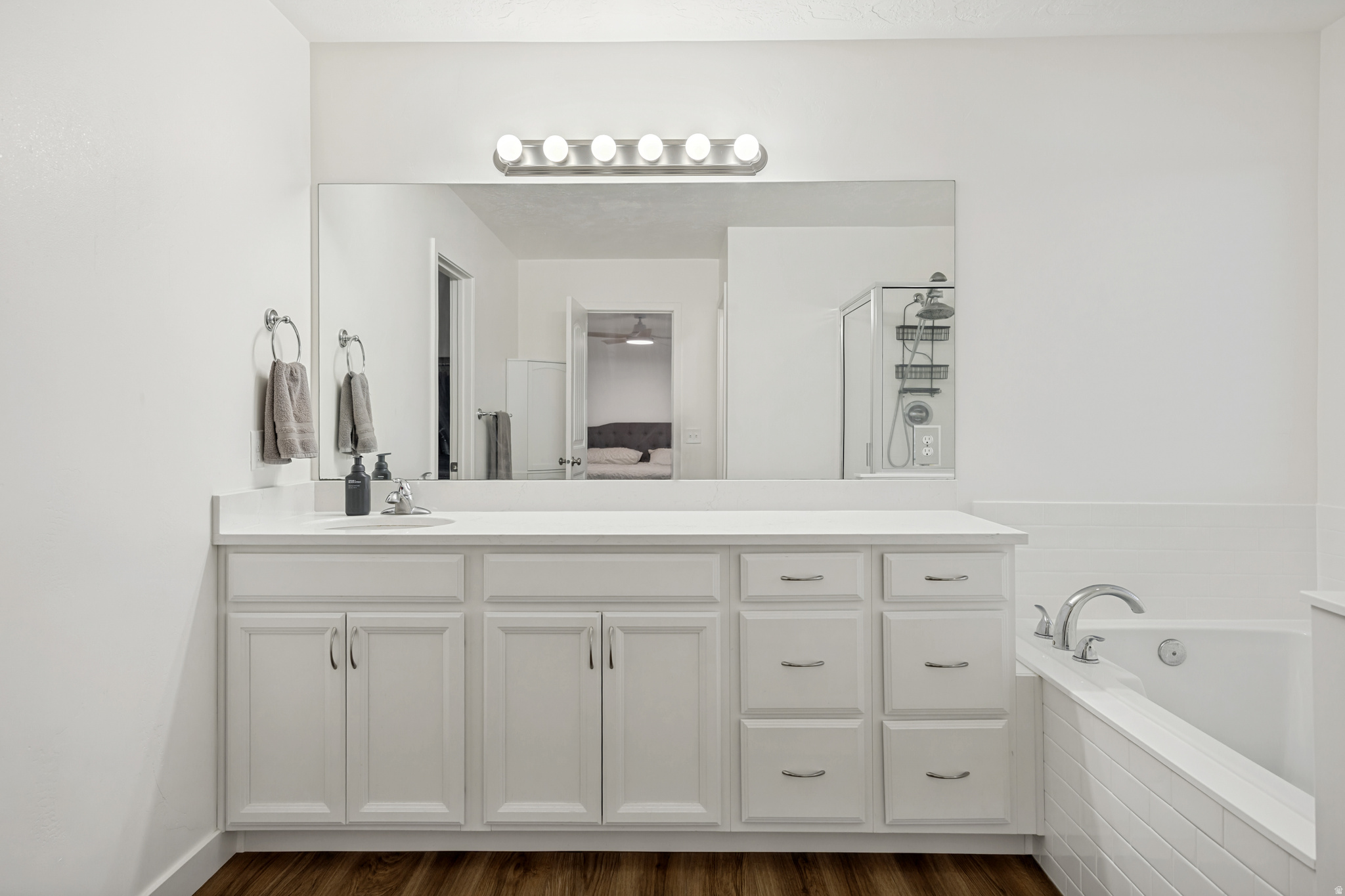 HALLS CROSSING - Residential